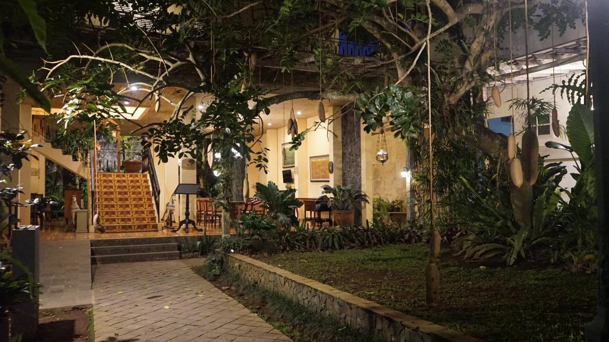 Kayu Arum Resort Salatiga Exterior foto